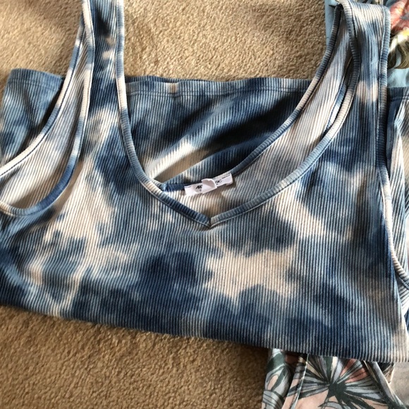 Bundle of Ardene tanks Sz L various - Picture 4 of 5